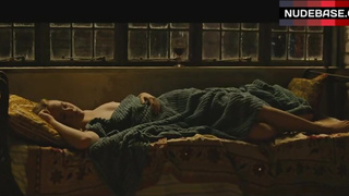 Evan Rachel Wood Sleeping Topless – Across The Universe