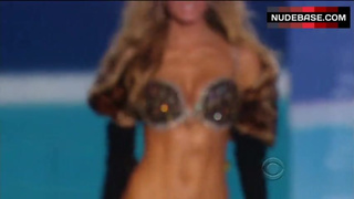 Marisa Miller in Sexy Lingerie – The Victoria'S Secret Fashion Show 2009