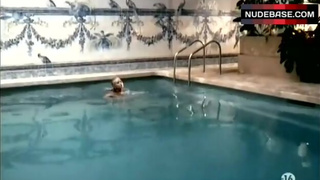Renate Langer Naked in Pool – Police Des Moeurs