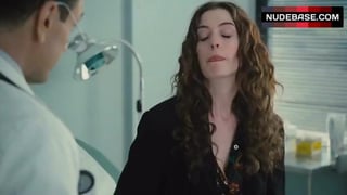 Anne Hathaway Bare One Tit – Love And Other Drugs