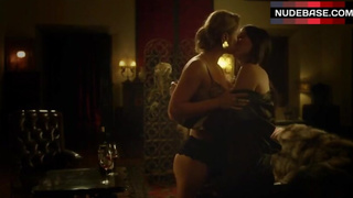 Kate Levering Lingerie, Lesbian Scene – Breaking The Girls