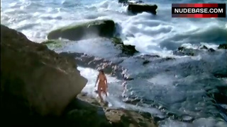 Catherine Zeta-Jones in Seashell Bikini – Les 1001 Nuits