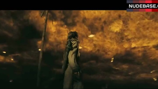 Milla Jovovich Topless Scene – Resident Evil: Extinction