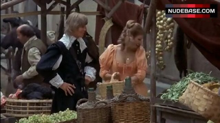 Raquel Welch Decollete – The Four Musketeers