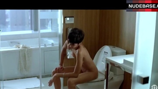 Omahyra Naked on Toilet – Les Derniers Jours Du Monde