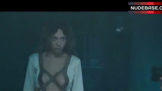 Oksana Borbat Shows Boobs in Lesbi Scene – Return To House On Haunted Hill