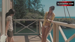 Arielle Kebbel in Bikini – The Uninvited