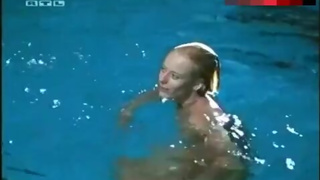 Beatrice Manowski Naked in Swimming Pool – Und Tschuss!