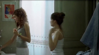 Laetitia Casta nude scene- Le Grand appartement softcore sex scene