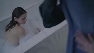 Joey King naked in bath scene from The Lie